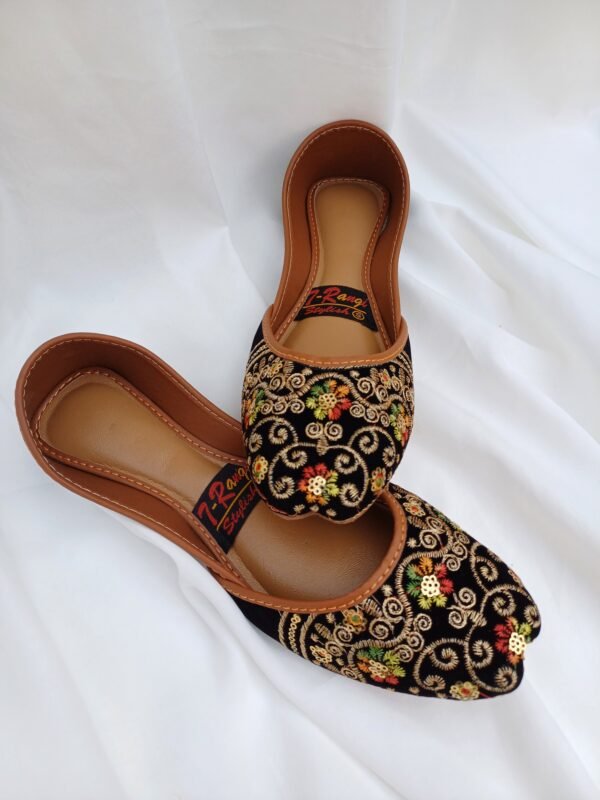 Black and Multicolor Ebroidery Khussa